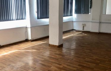 À louer un grand bureau à Montplaisir