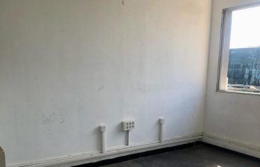 À louer un grand bureau à Montplaisir