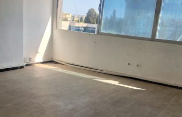 À louer un grand bureau à Montplaisir