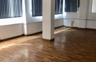 À louer un grand bureau à Montplaisir