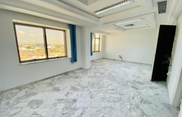 A louer un bureau H+4 au lac 1