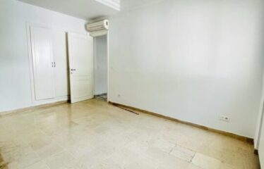 A vendre un appartement S+3 au lac 2