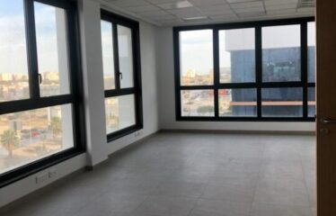 A louer un bureau neuf H+7 au lac 2