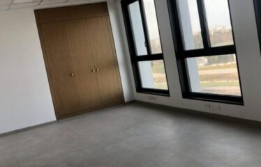 A louer un bureau neuf H+7 au lac 2