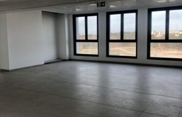 A louer un bureau neuf H+7 au lac 2