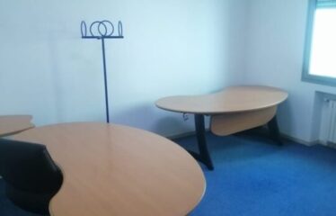 A louer un bureau meublé H+4 au lac 1