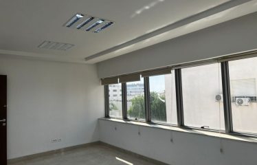 À Louer – Bureau Vide de 238 m² au 1er Étage – Lac 2