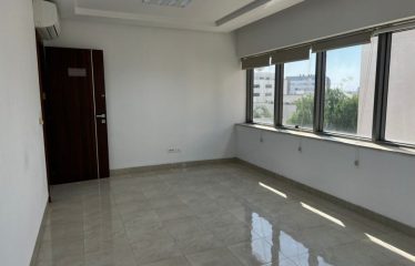 À Louer – Bureau Vide de 238 m² au 1er Étage – Lac 2
